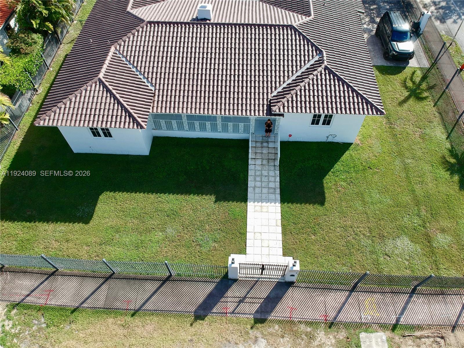 CORAL GABLE COUNTRY CLUB - Residential