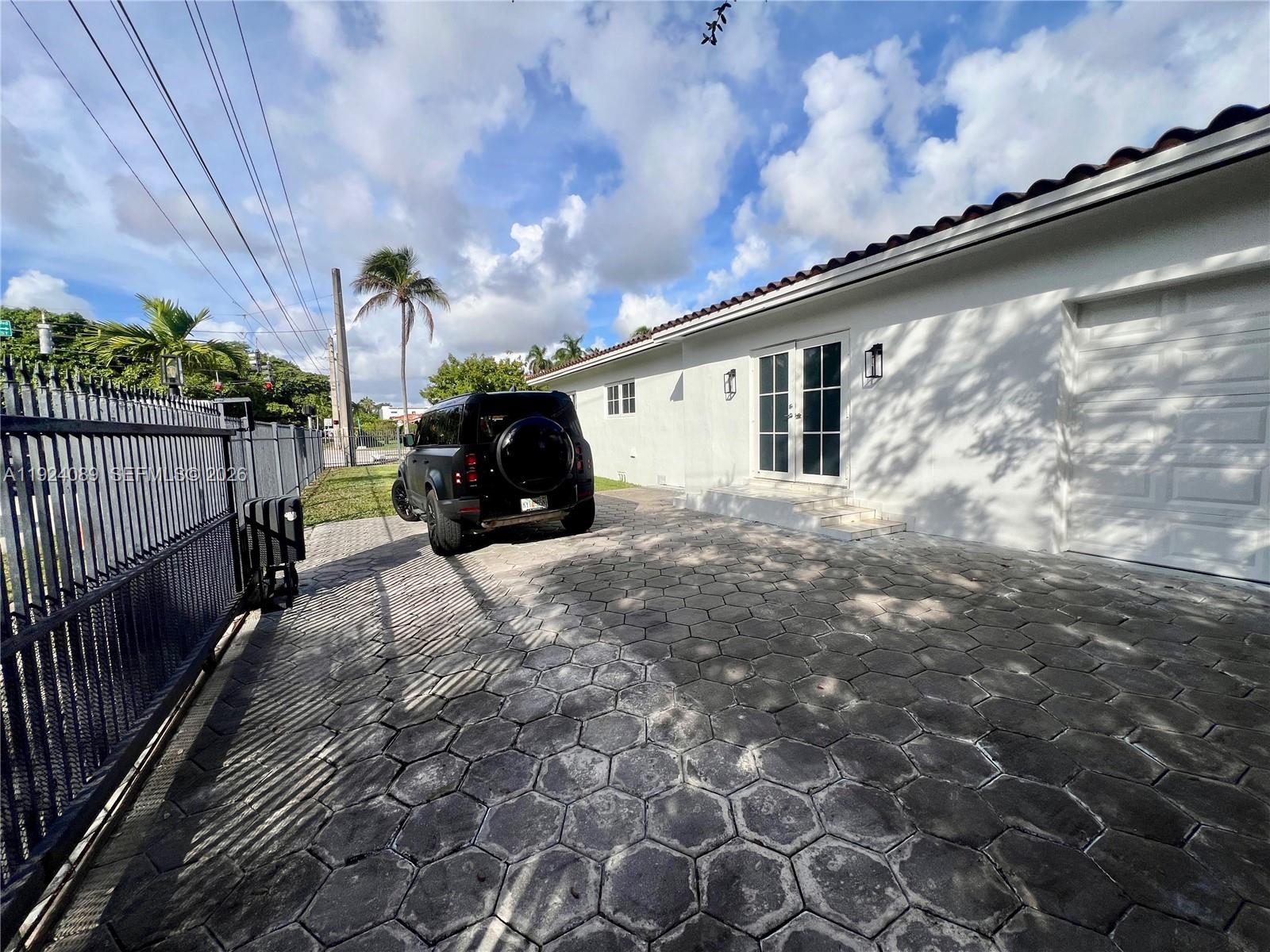 CORAL GABLE COUNTRY CLUB - Residential