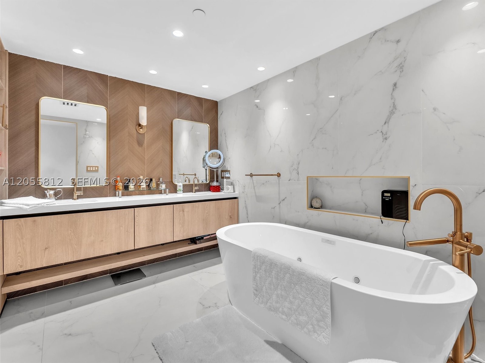 TURNBERRY ISLE CONDO - Residential Lease