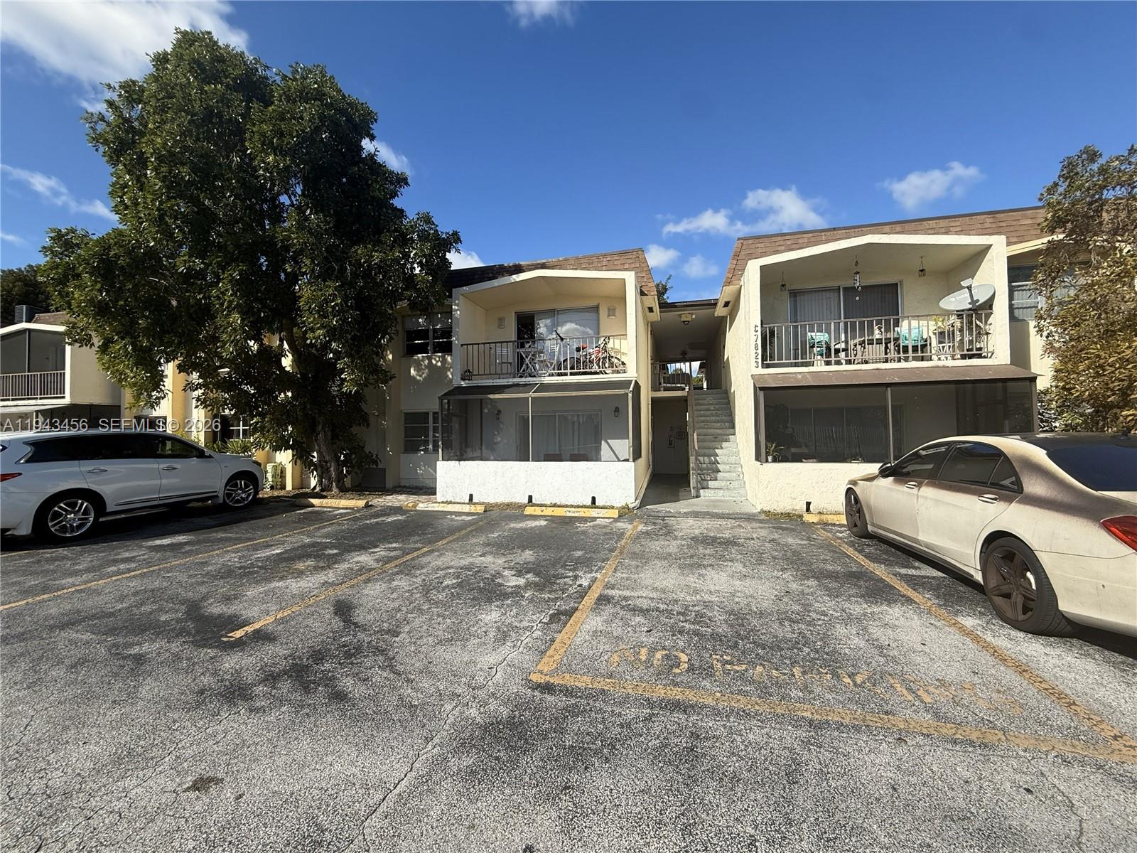 LAKEWOOD VILLAS CONDO - Residential