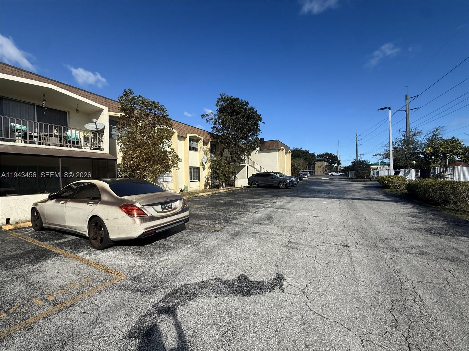 LAKEWOOD VILLAS CONDO - Residential