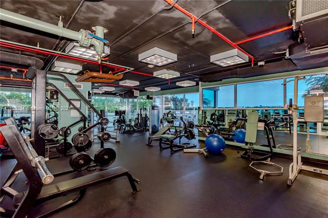 THE FLORIDIAN CONDO - Residential Lease