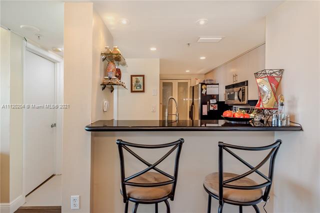 THE FLORIDIAN CONDO - Residential Lease