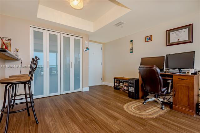 THE FLORIDIAN CONDO - Residential Lease
