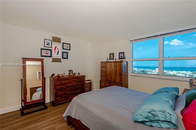 THE FLORIDIAN CONDO - Residential Lease