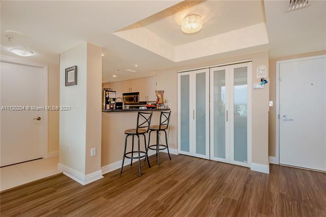 THE FLORIDIAN CONDO - Residential Lease
