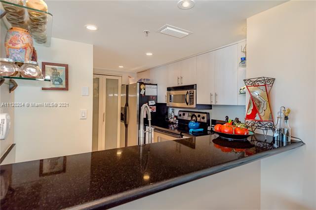 THE FLORIDIAN CONDO - Residential Lease