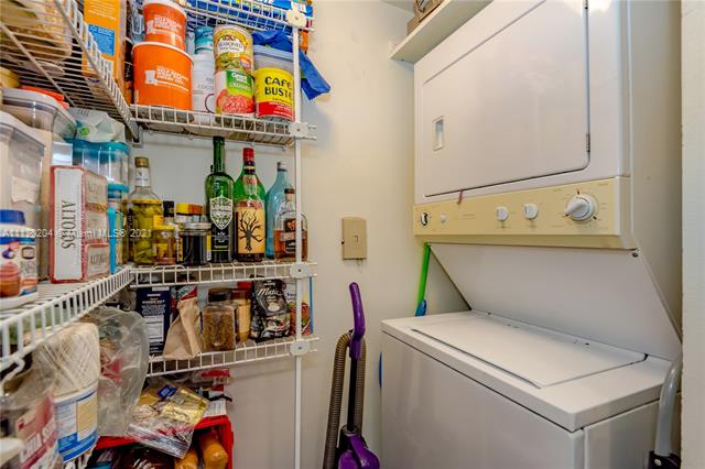 THE FLORIDIAN CONDO - Residential Lease