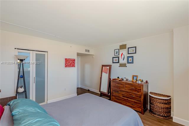 THE FLORIDIAN CONDO - Residential Lease