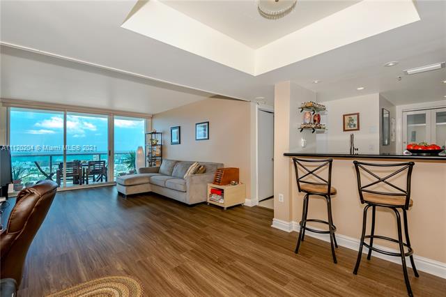THE FLORIDIAN CONDO - Residential Lease