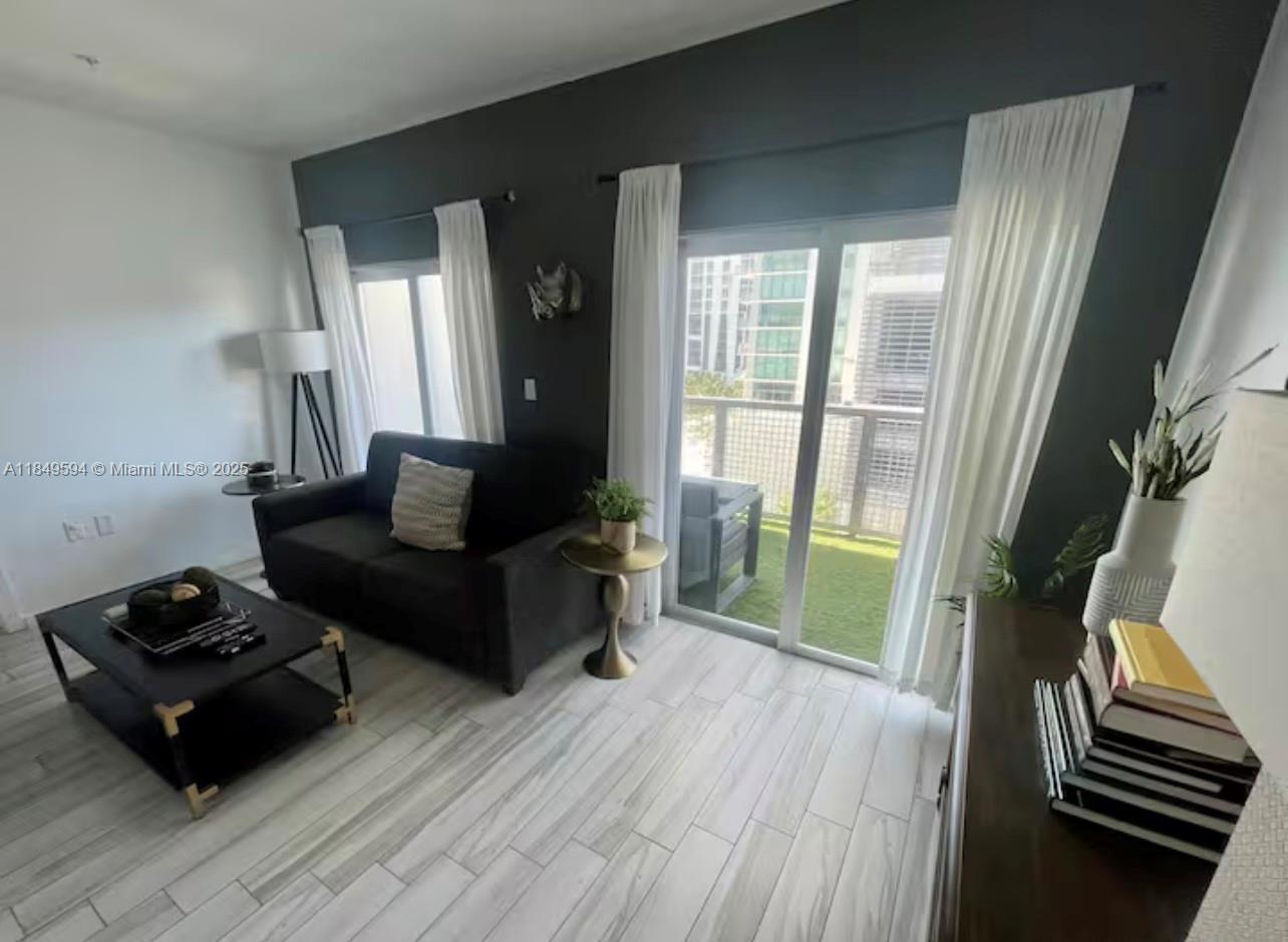 EMILIA CONDO - Residential