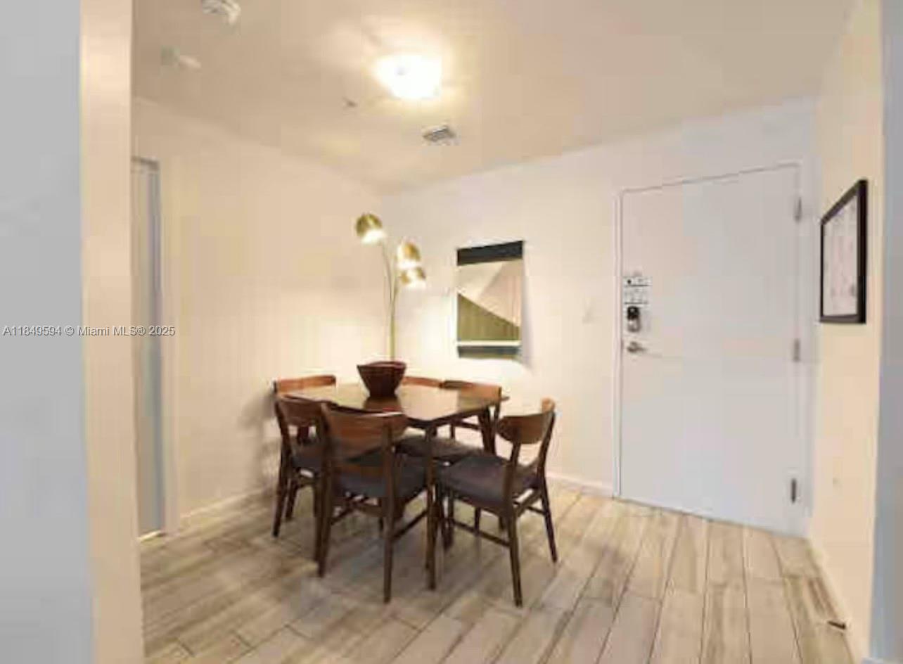 EMILIA CONDO - Residential