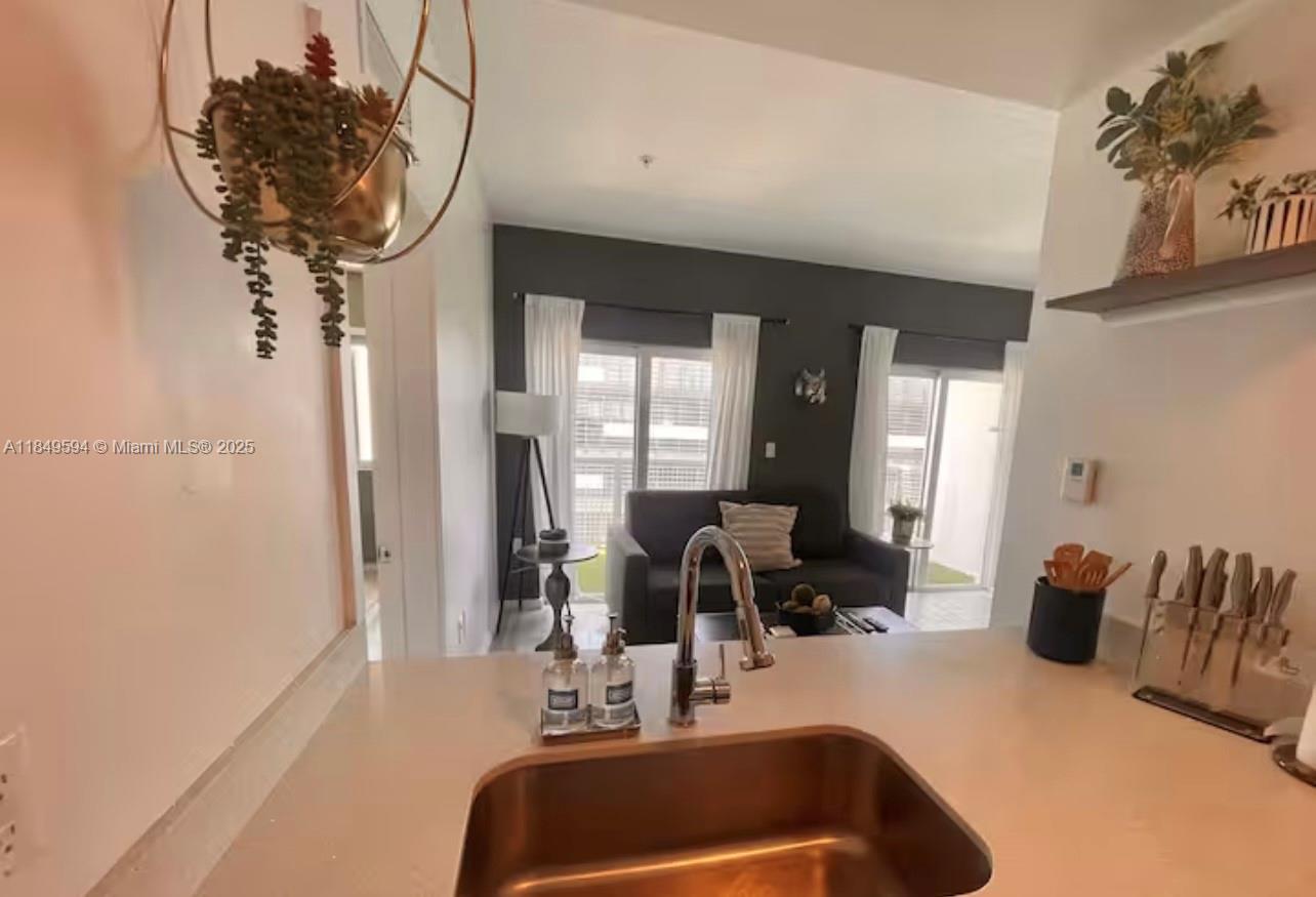 EMILIA CONDO - Residential