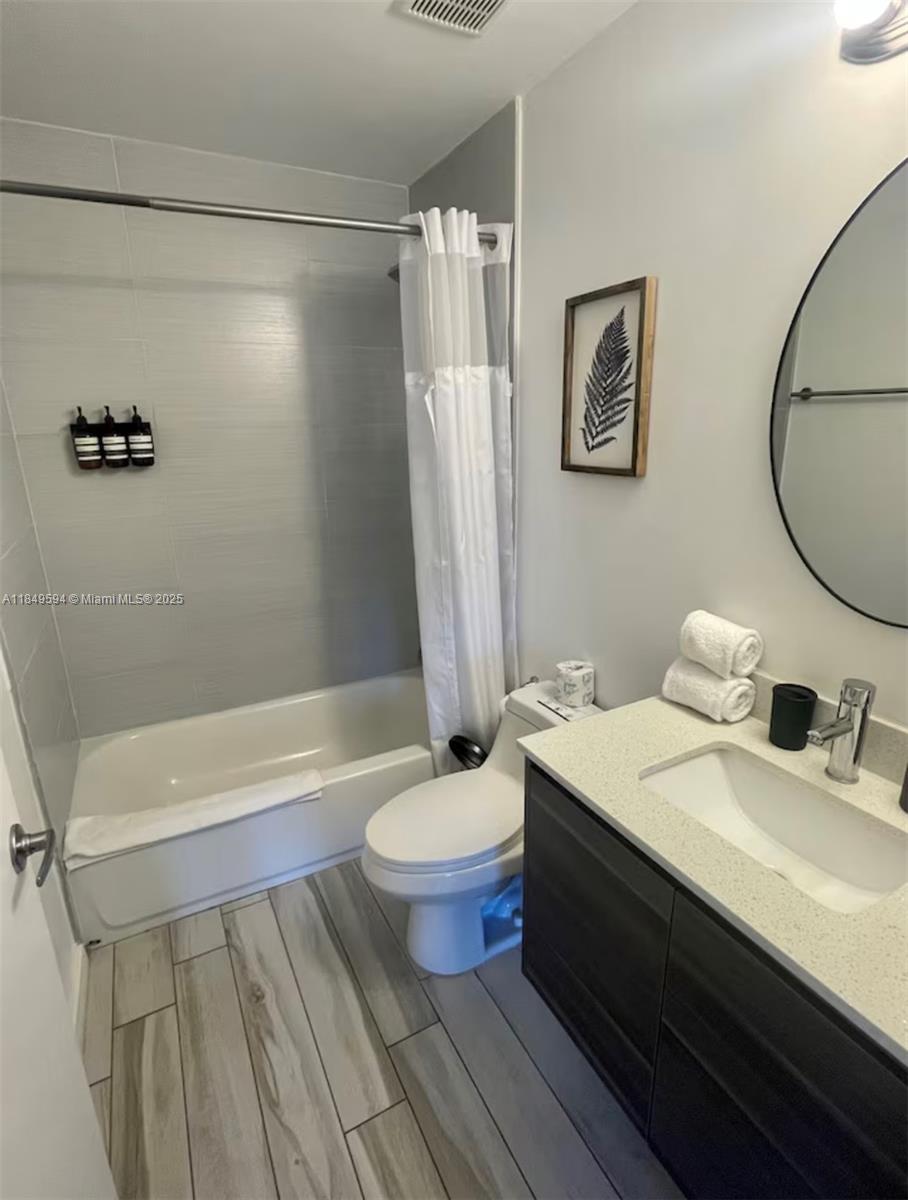 EMILIA CONDO - Residential