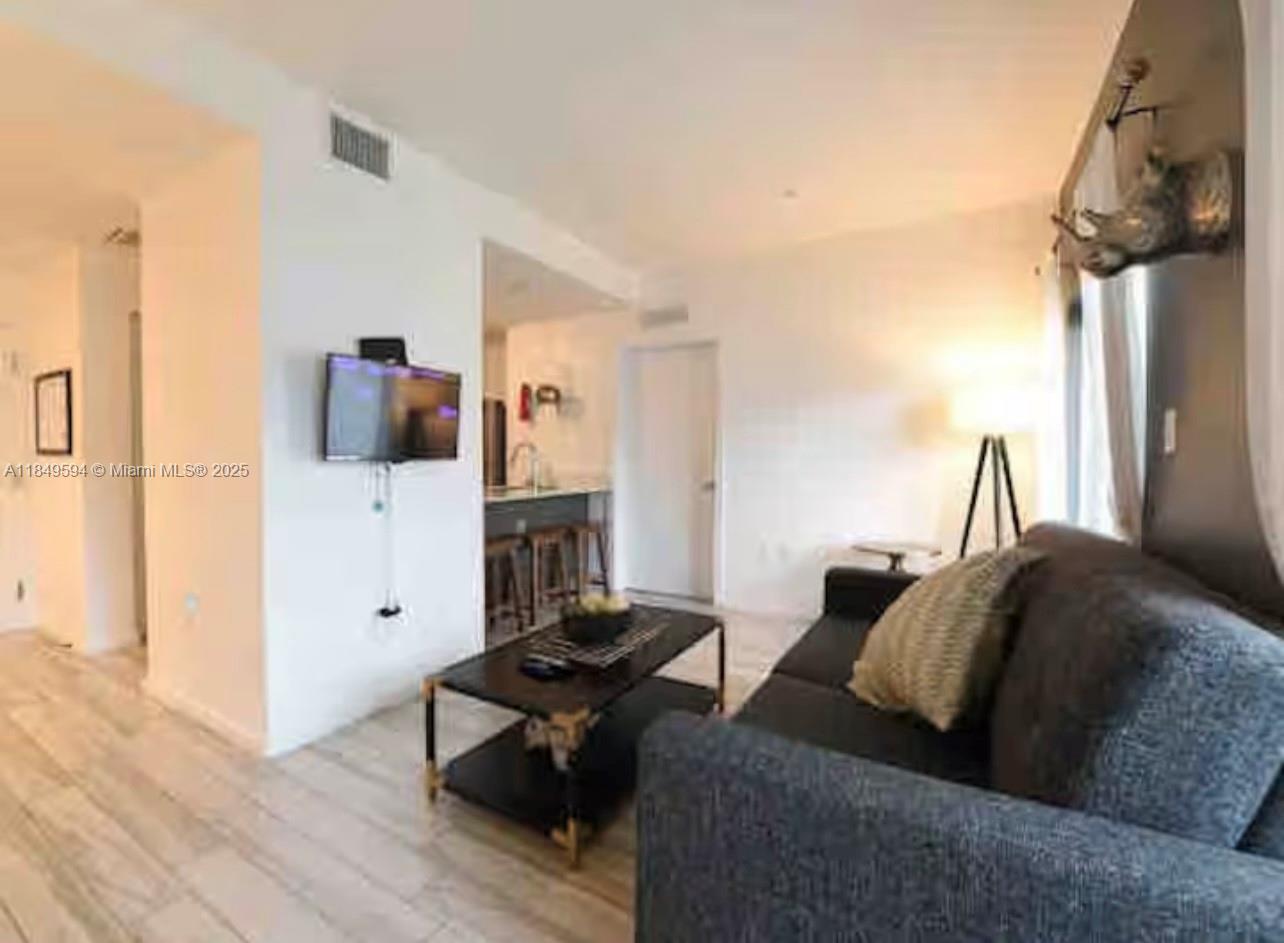 EMILIA CONDO - Residential