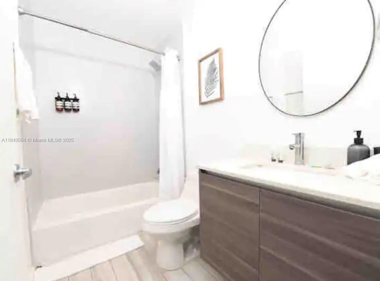 EMILIA CONDO - Residential