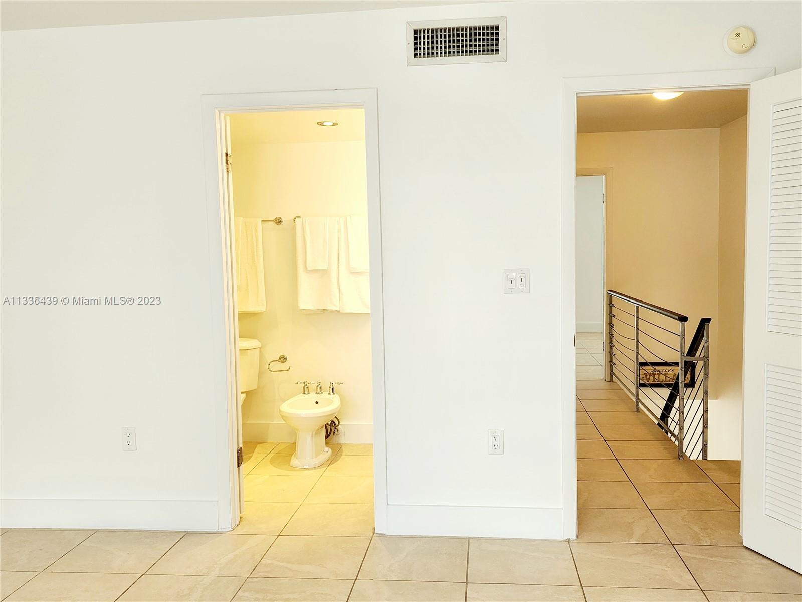 GRAPETREE TOWNHOUSE CONDO - Residential Lease
