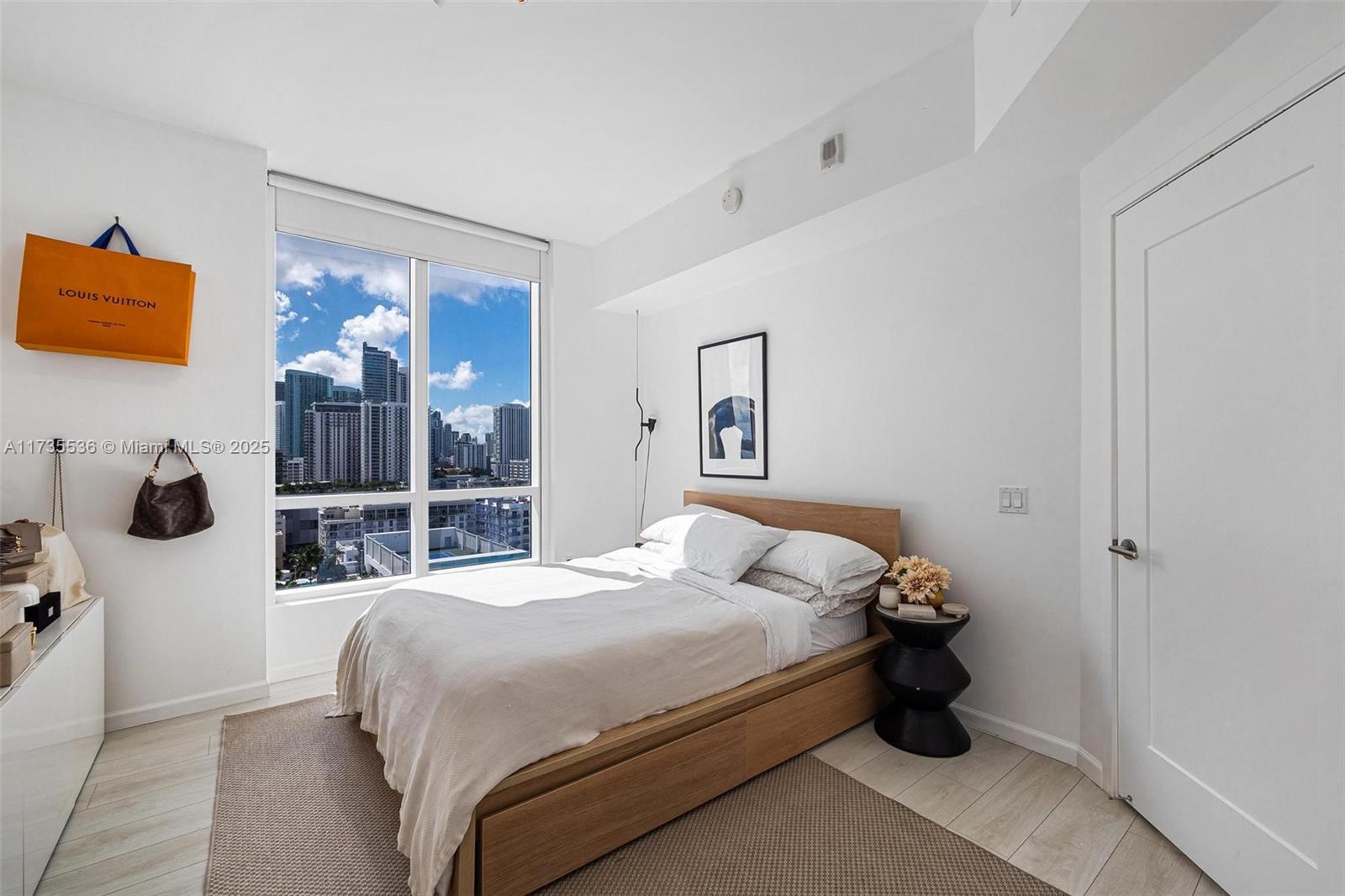 THE CRIMSON CONDO - Residential