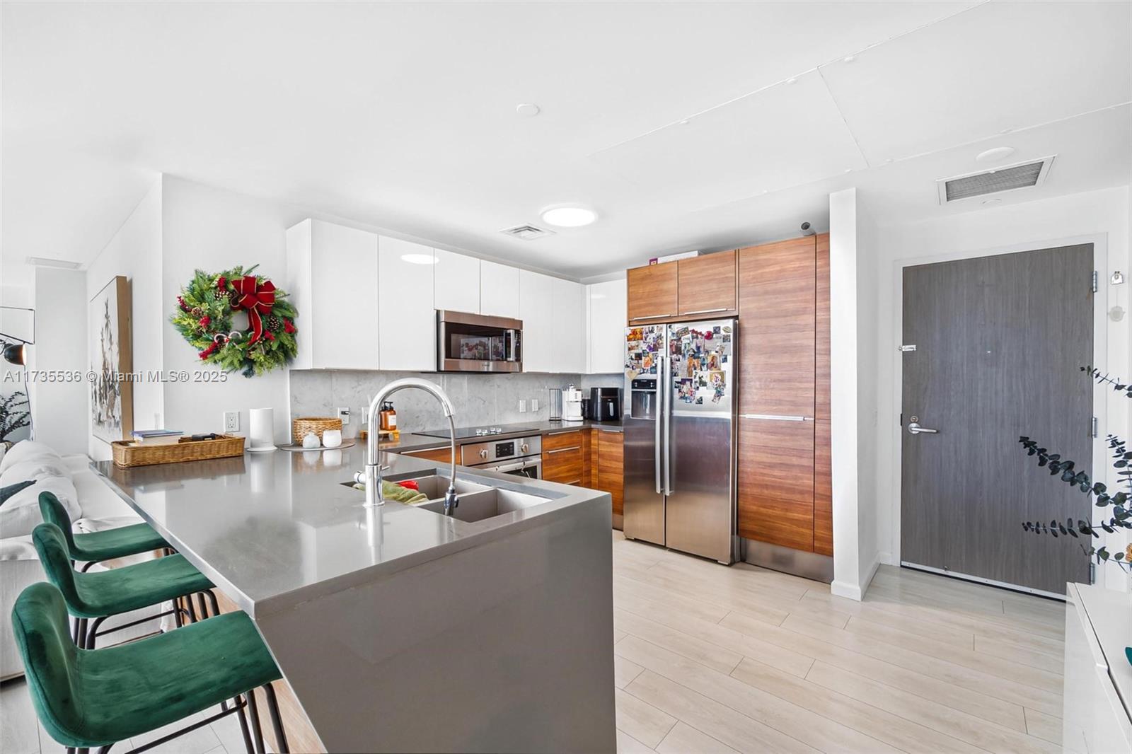 THE CRIMSON CONDO - Residential
