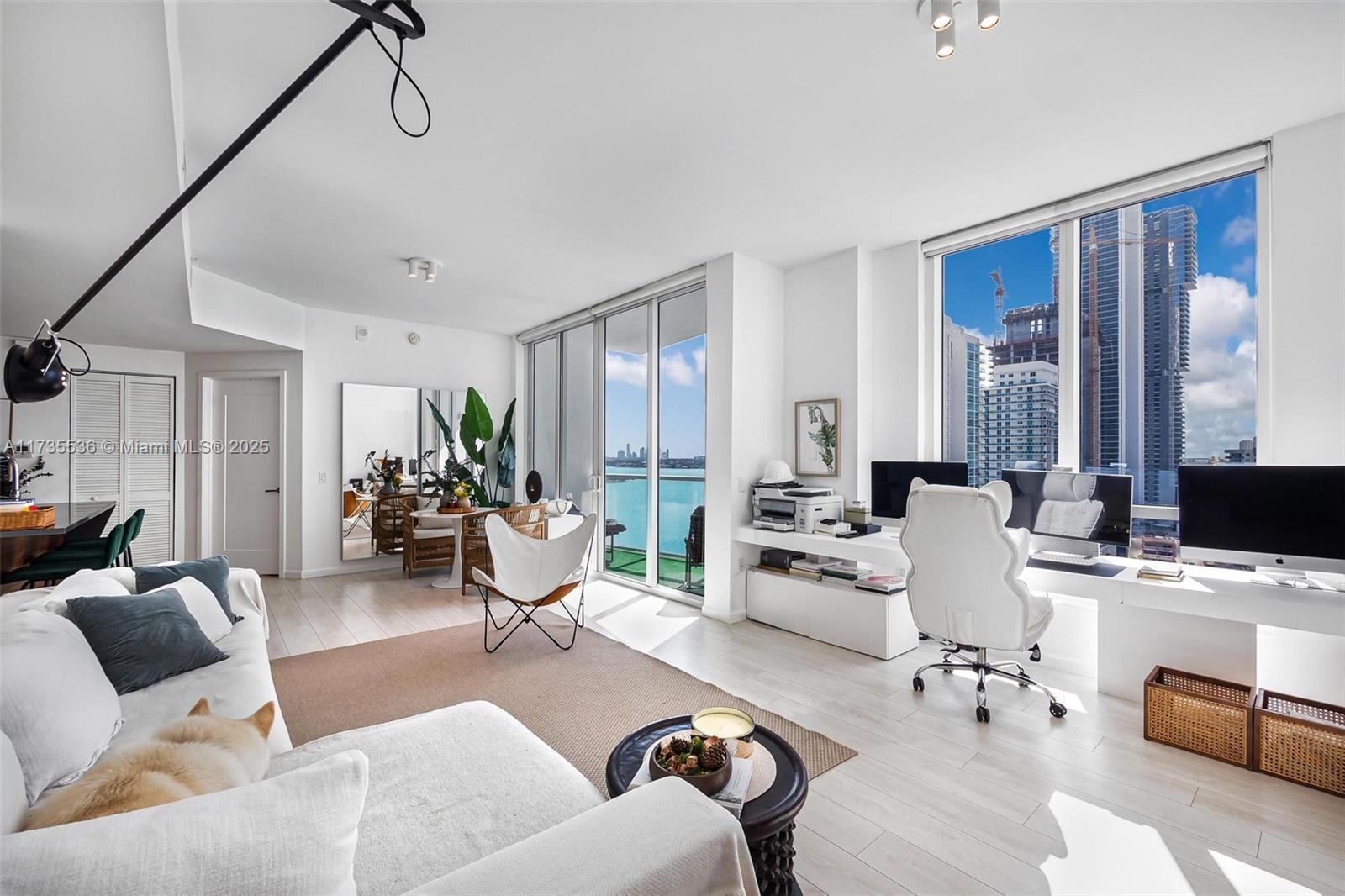 THE CRIMSON CONDO - Residential