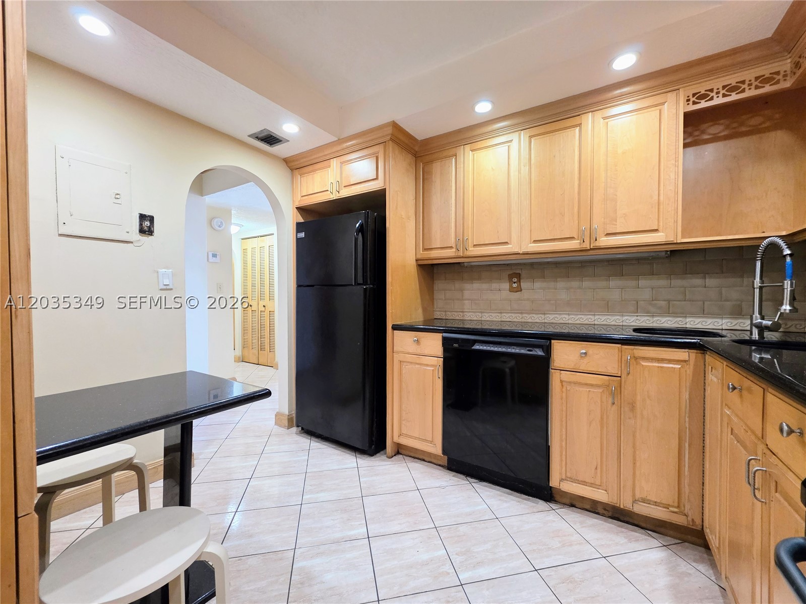 COMMODORE PLAZA CONDO - Residential