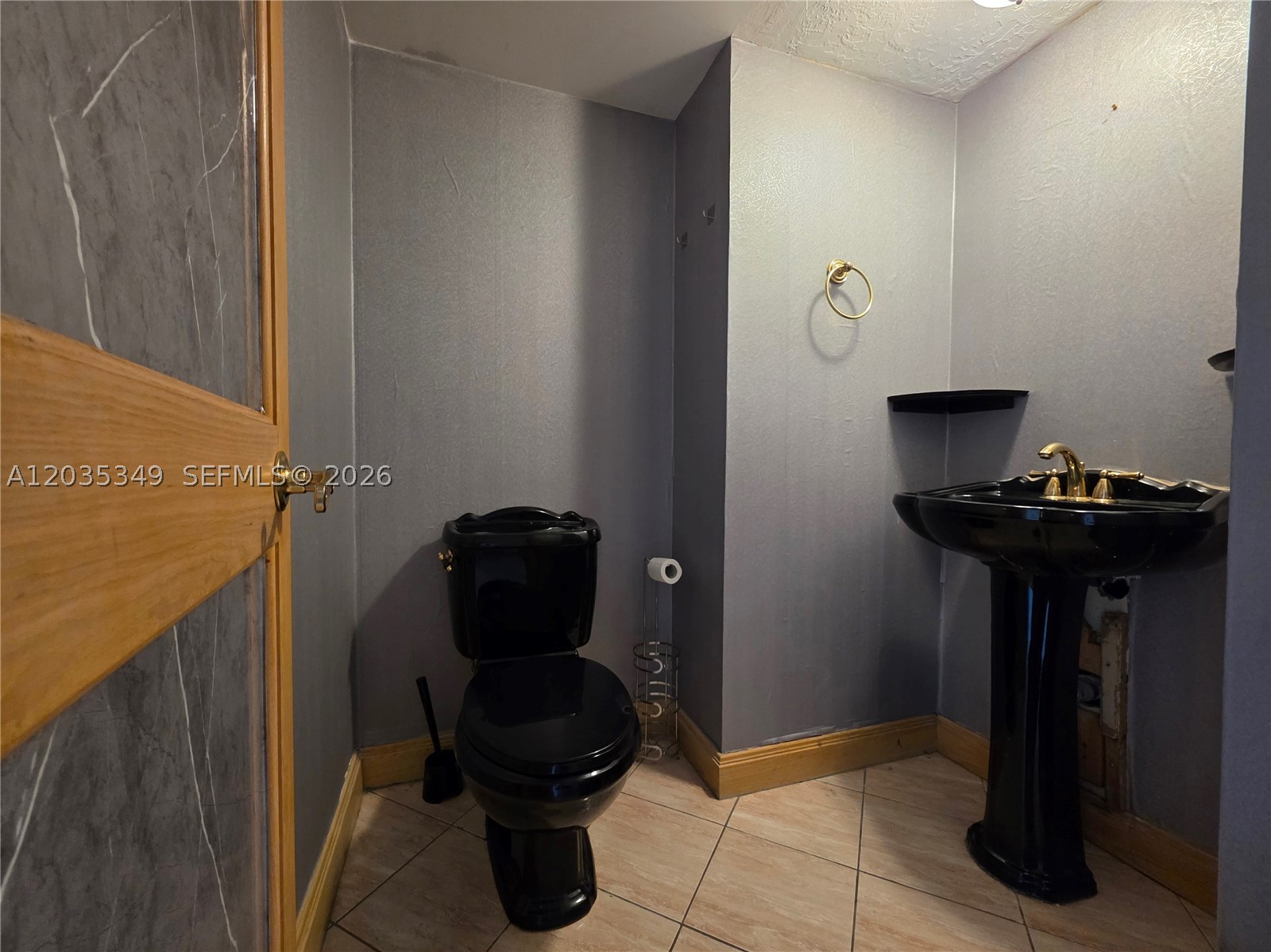 COMMODORE PLAZA CONDO - Residential