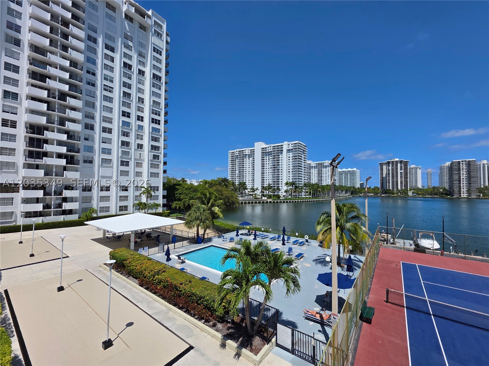 COMMODORE PLAZA CONDO - Residential