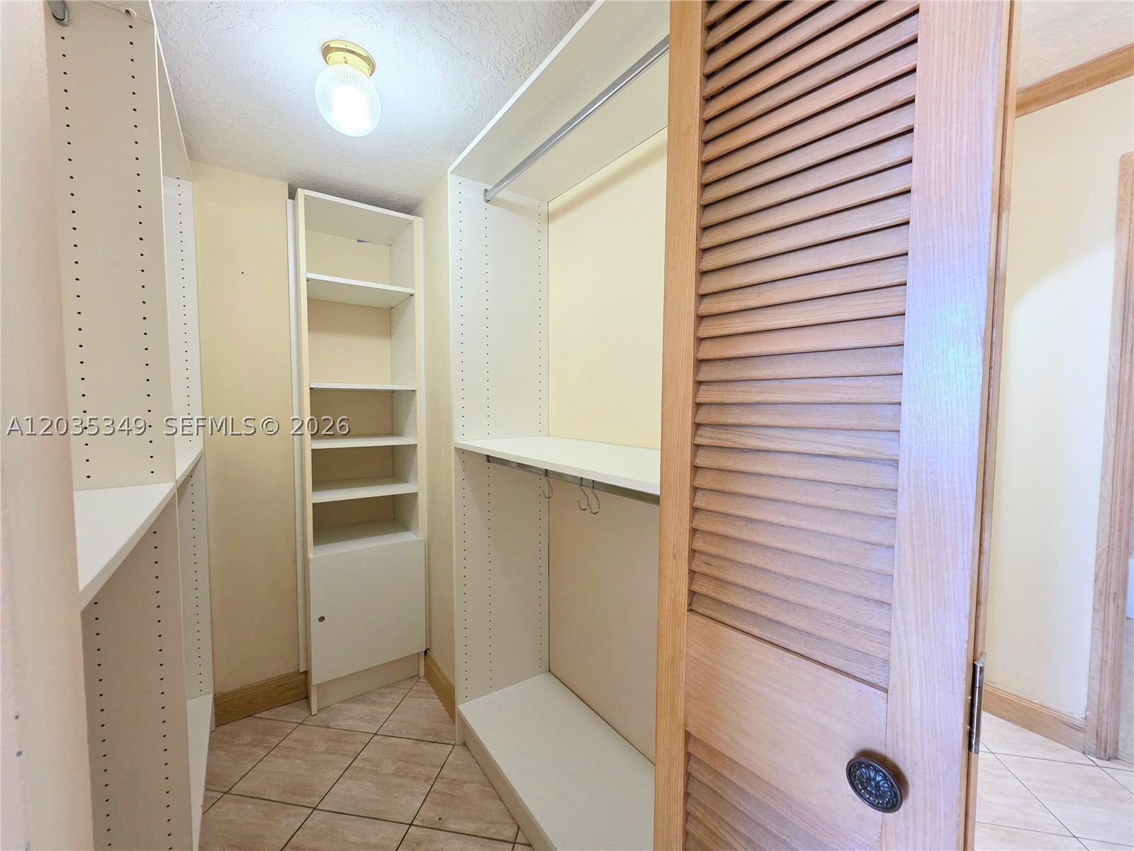 COMMODORE PLAZA CONDO - Residential