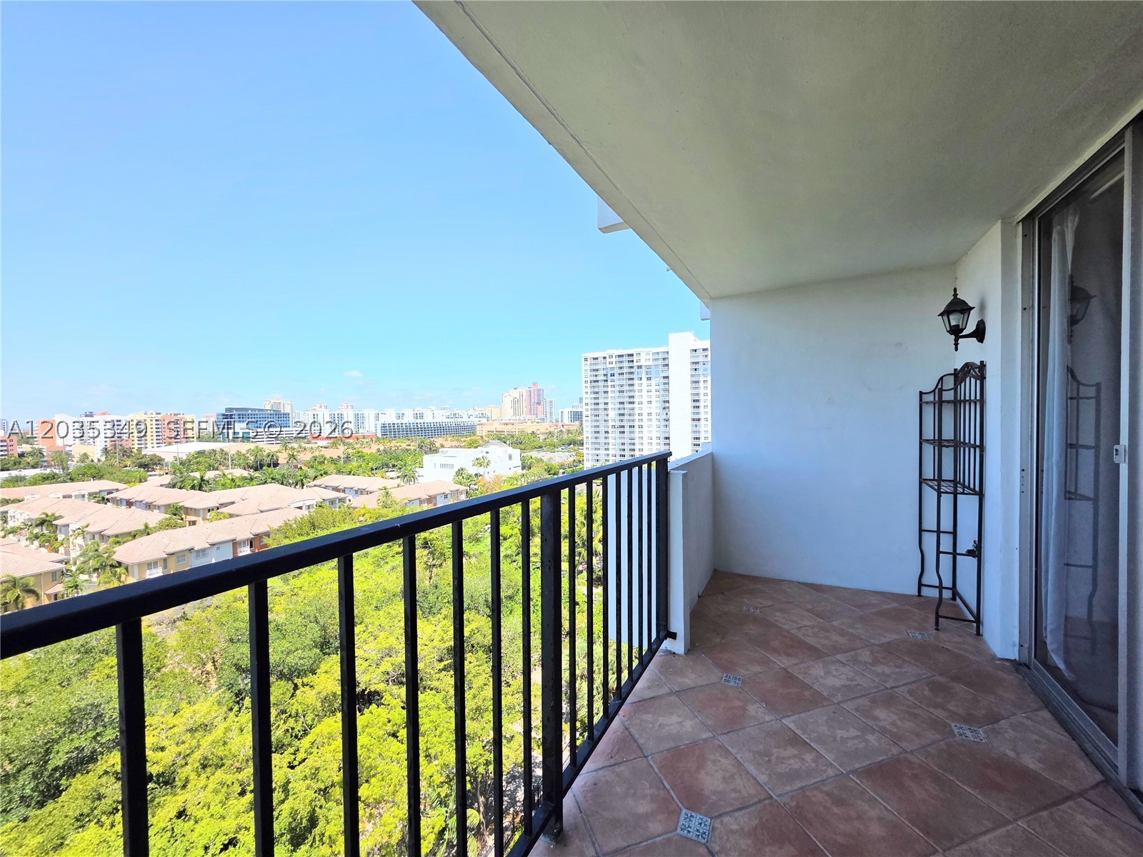 COMMODORE PLAZA CONDO - Residential