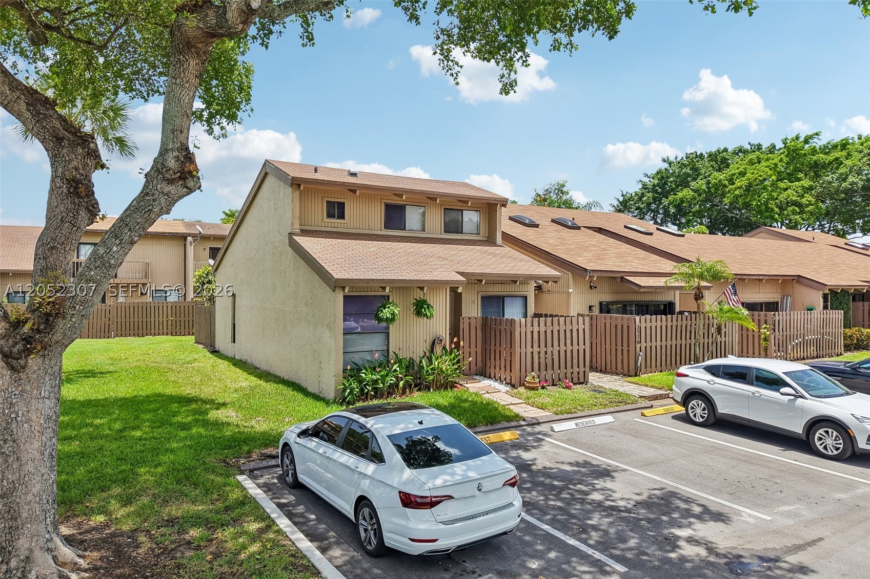ARROWHEAD GOLF AND TENNIS - Residential