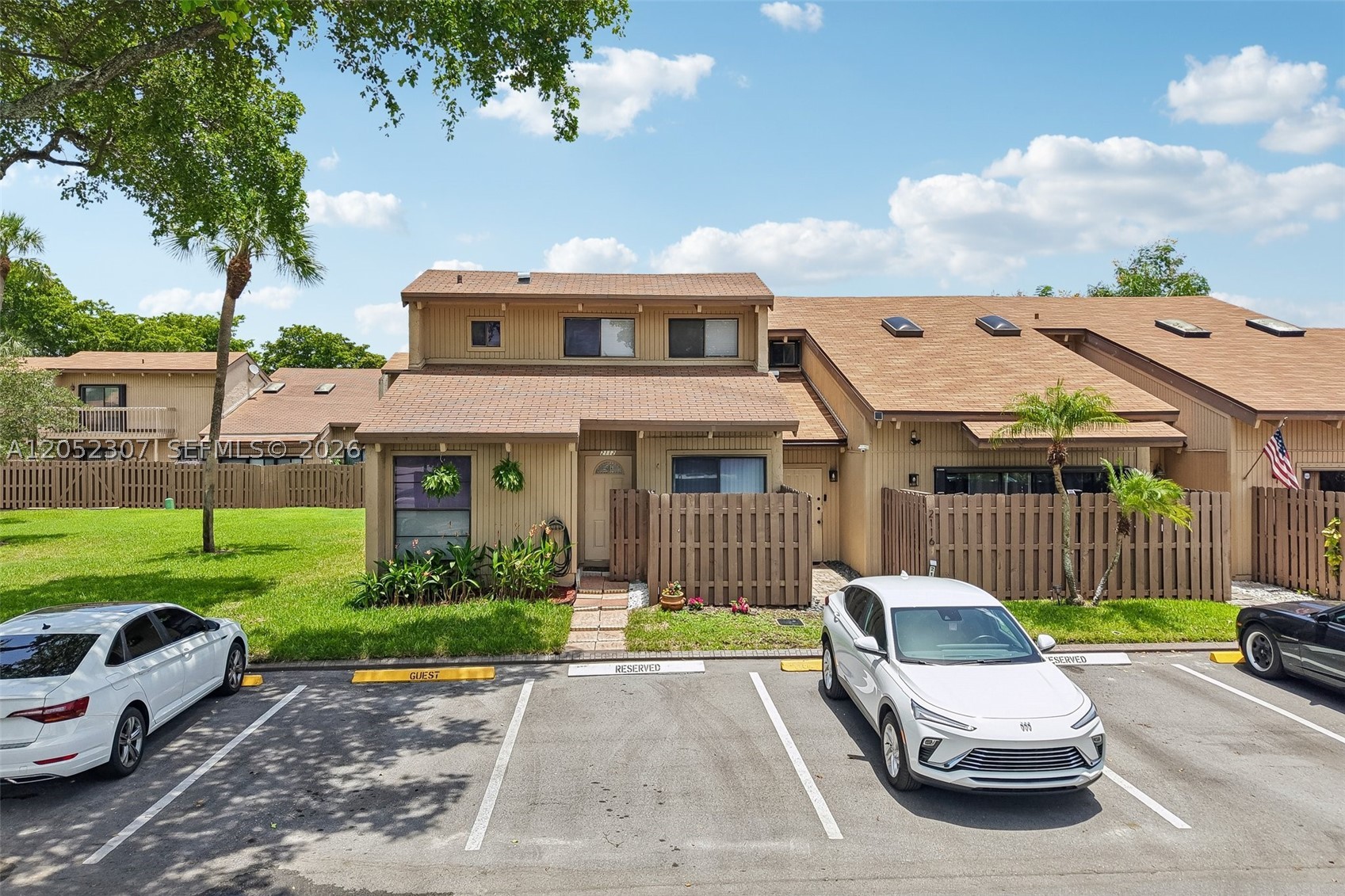ARROWHEAD GOLF AND TENNIS - Residential