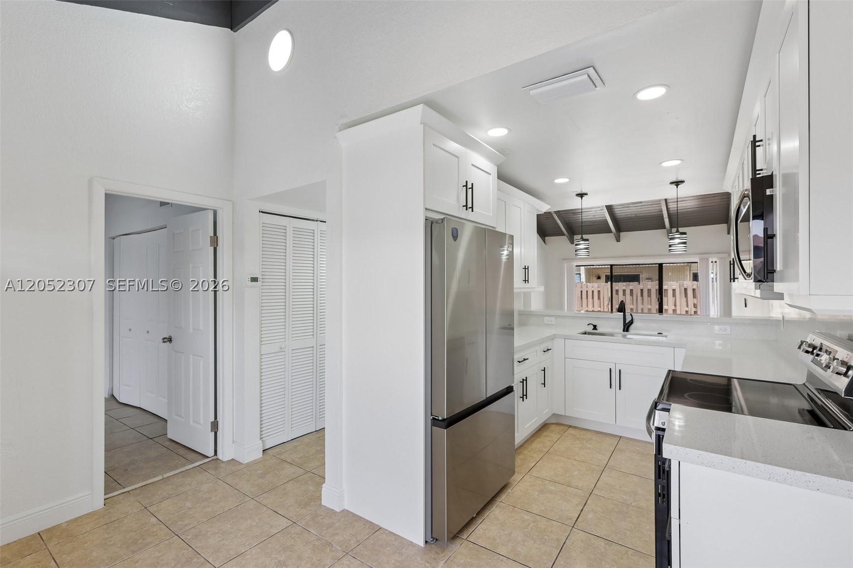 ARROWHEAD GOLF AND TENNIS - Residential