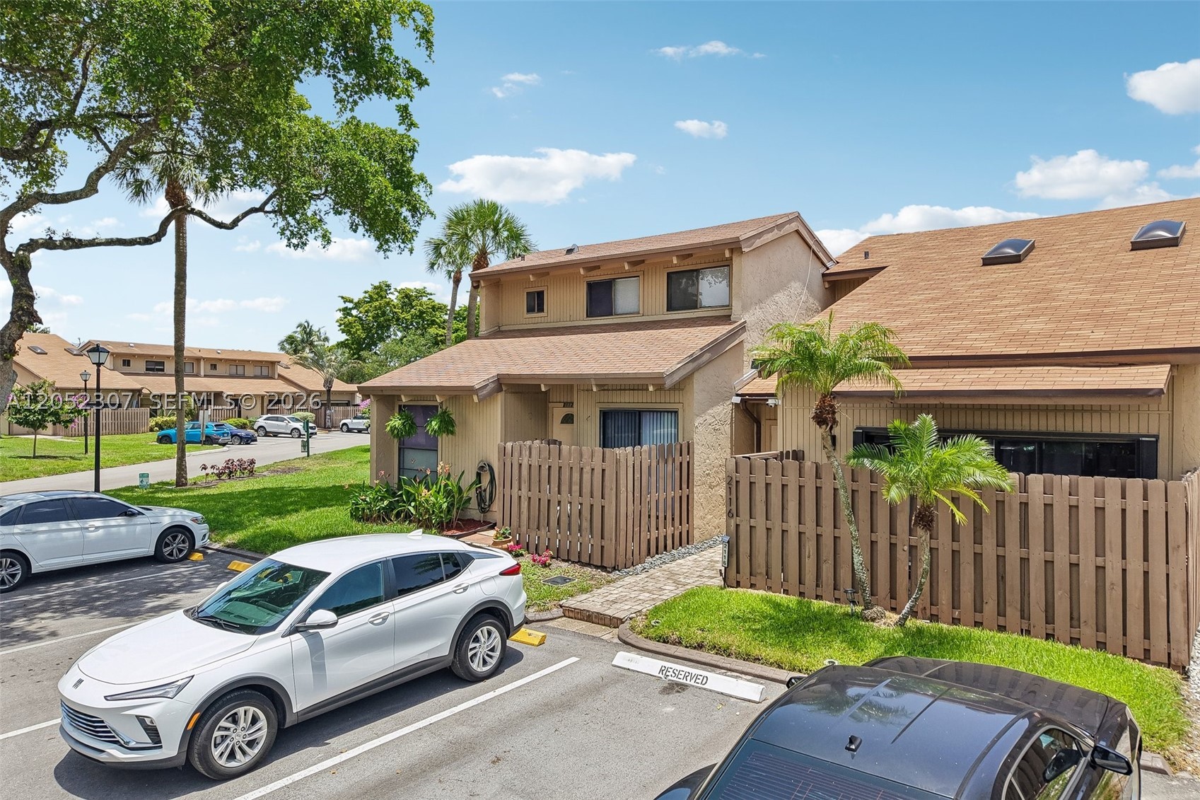 ARROWHEAD GOLF AND TENNIS - Residential