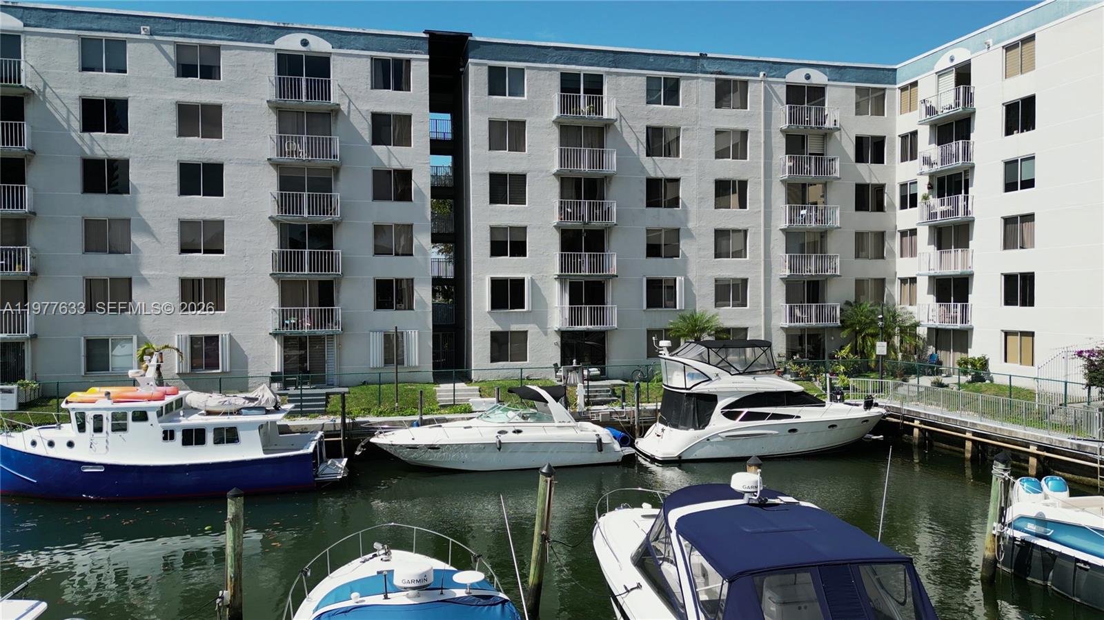 RIVER RUN YACHT CLUB COND - Land