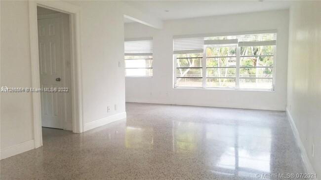 1 bedroom/1 bath duplex unit in beautiful Biscayne Park neighborhood. Updated kitchen, polished terrazzo floors throughout, big windows with lots of natural light. Spacious fenced backyard. Quiet, residential neighborhood close to restaurants, shops and all you need along US1.