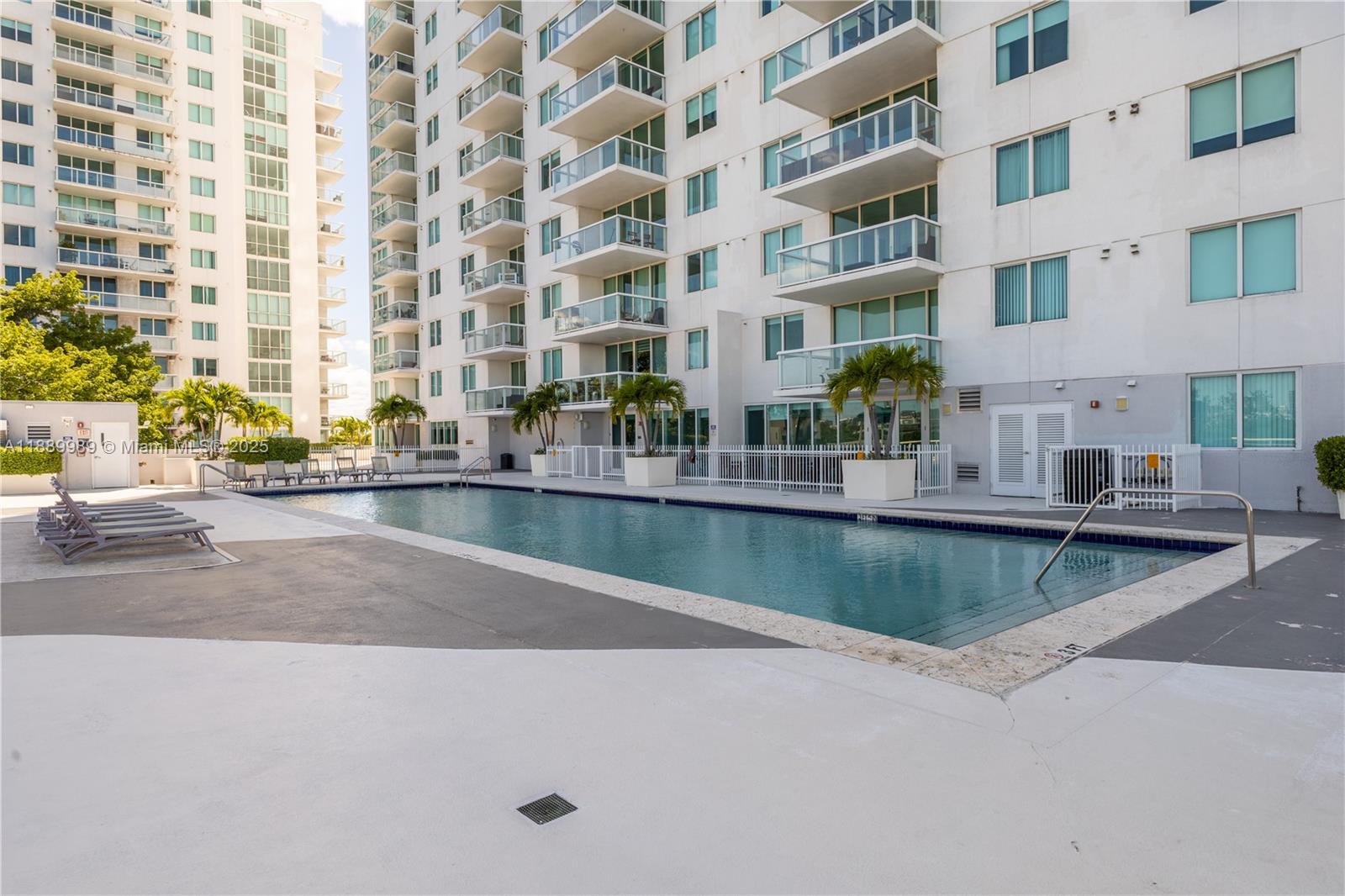 TERRAZAS RIVERPARK VILLAG - Residential