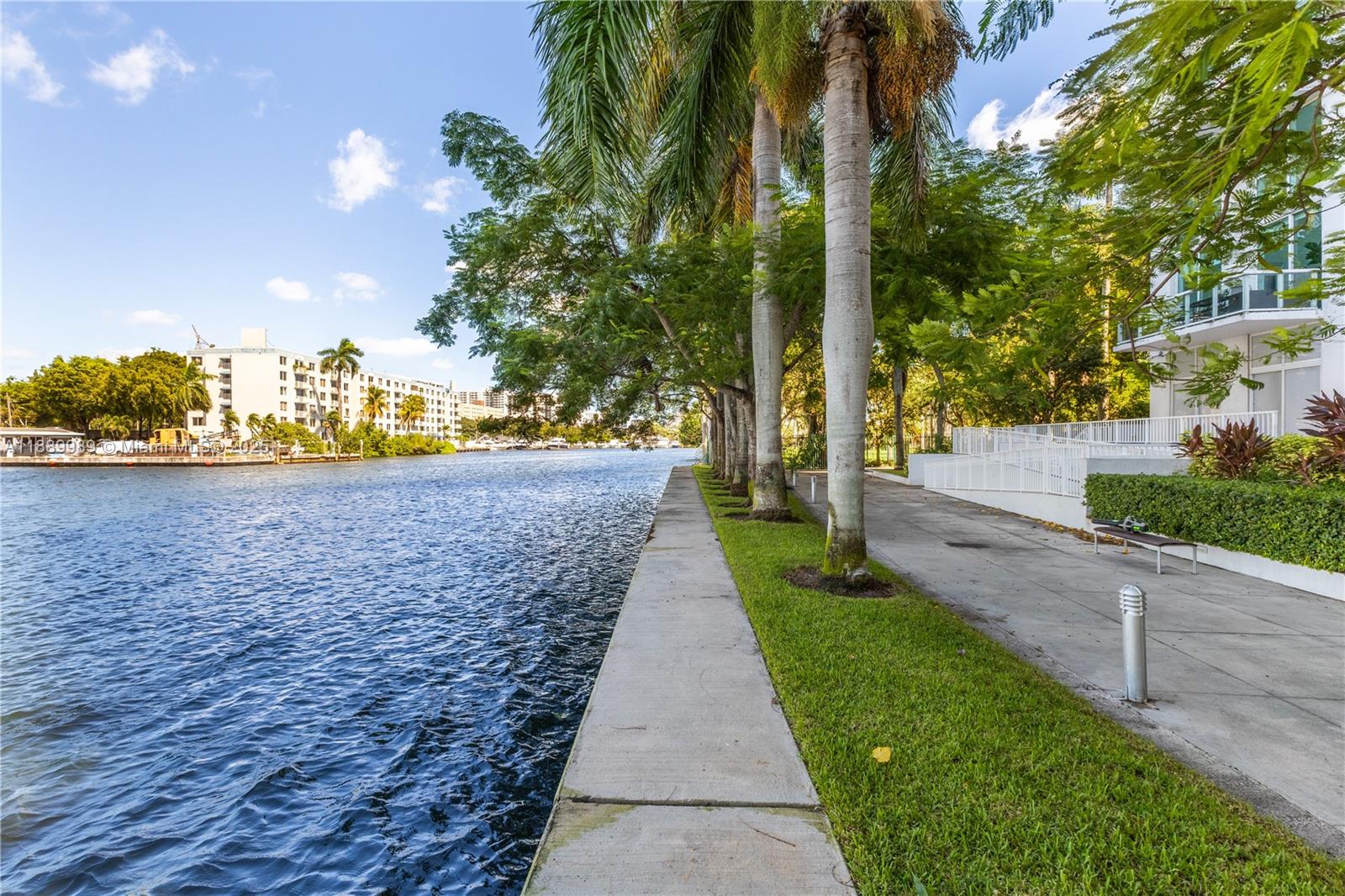TERRAZAS RIVERPARK VILLAG - Residential