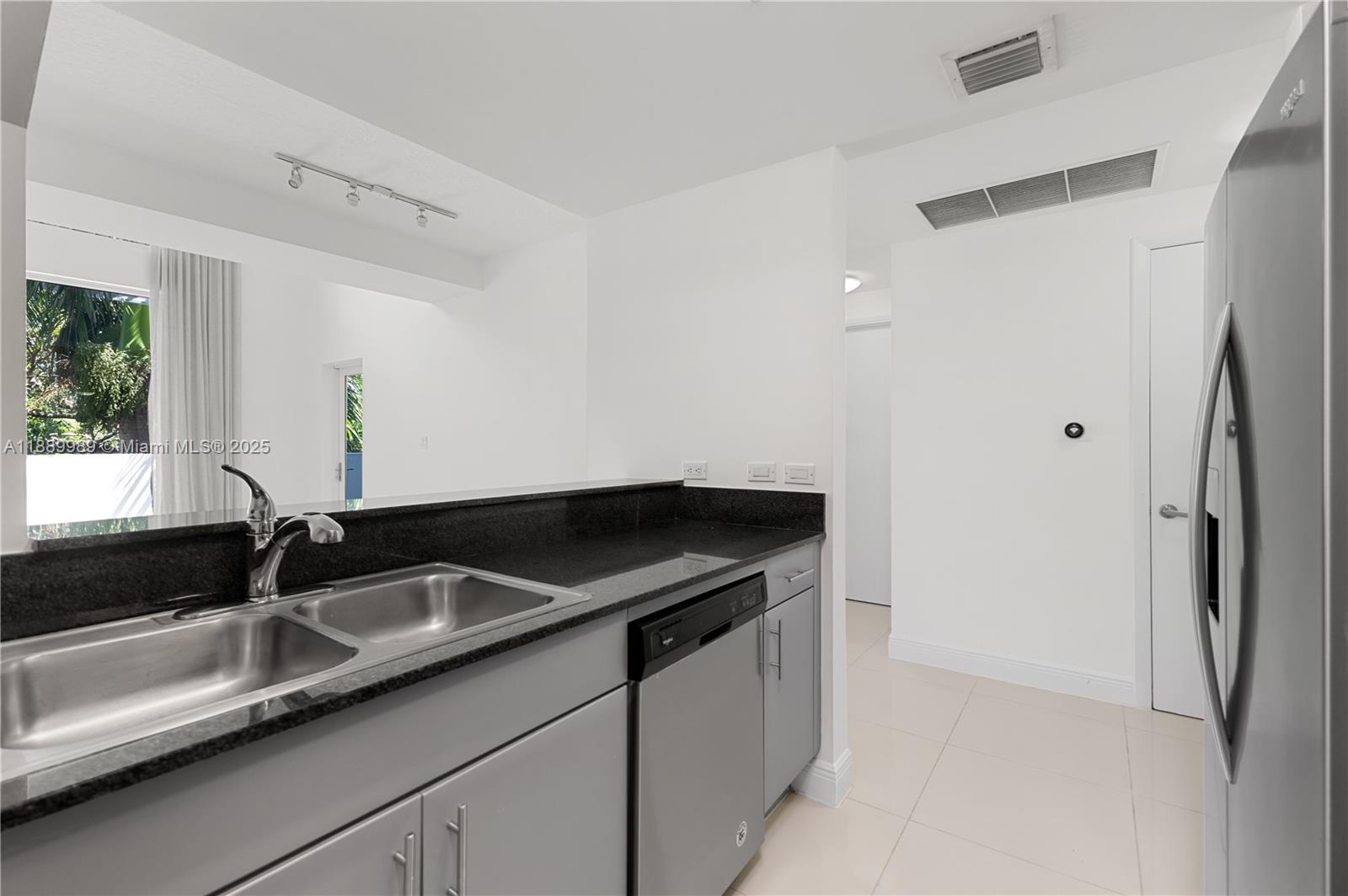 TERRAZAS RIVERPARK VILLAG - Residential