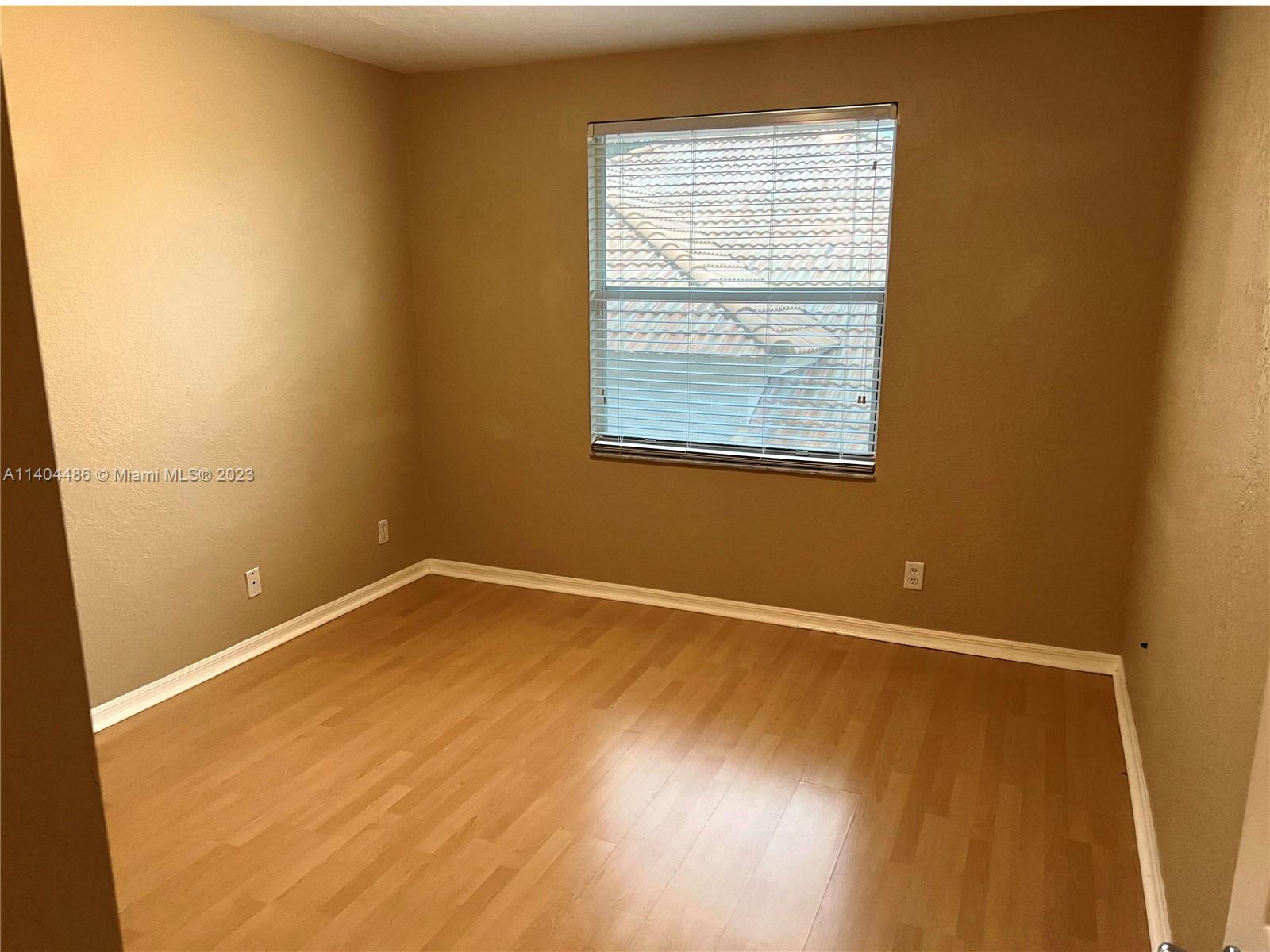 EDGEWATER - Residential Lease
