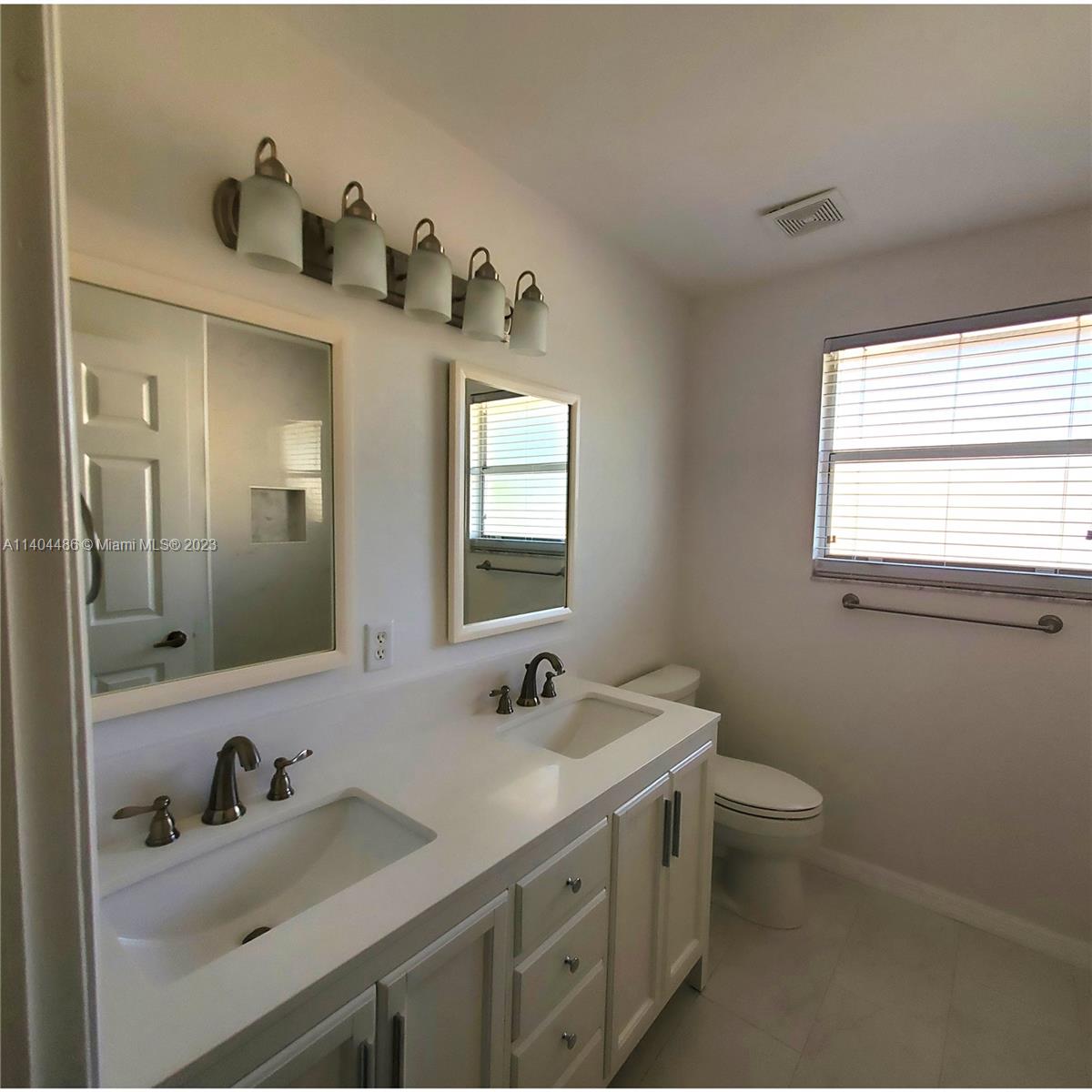 EDGEWATER - Residential Lease