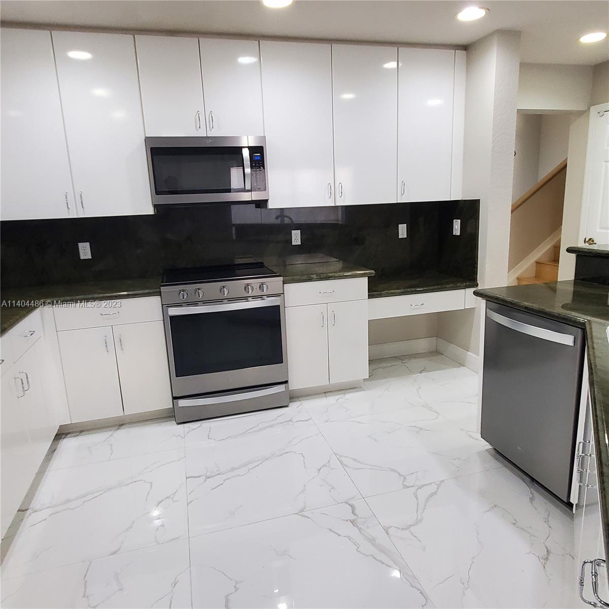 EDGEWATER - Residential Lease