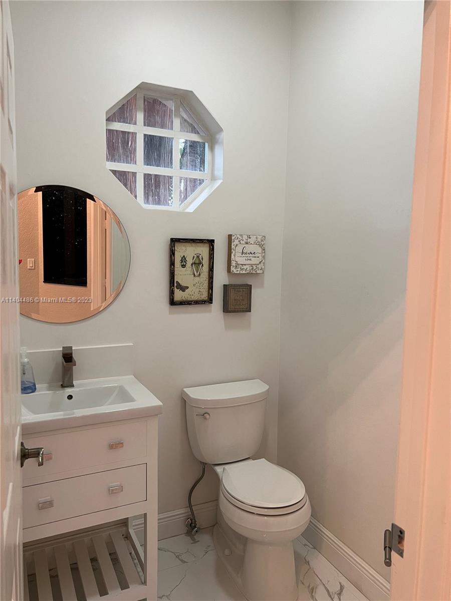 EDGEWATER - Residential Lease