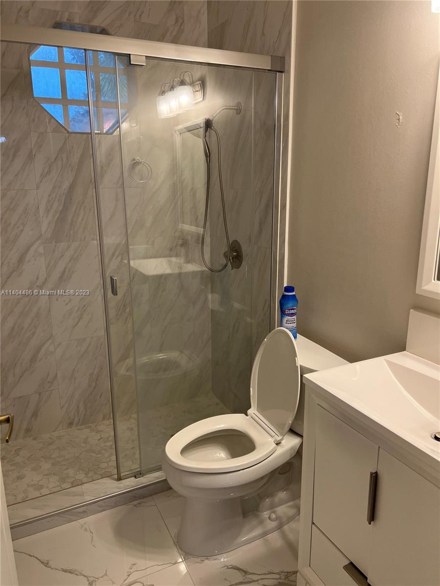 EDGEWATER - Residential Lease