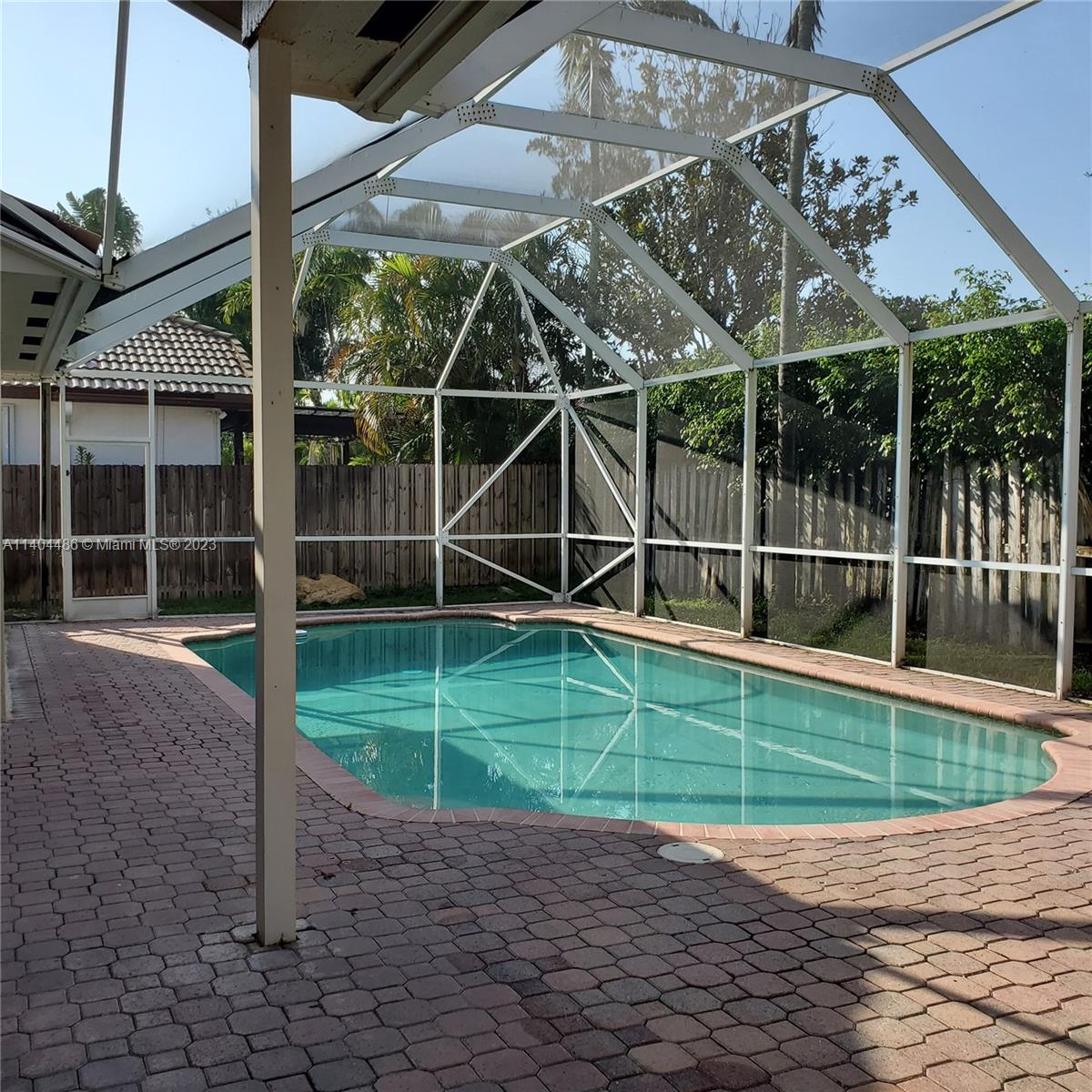 EDGEWATER - Residential Lease