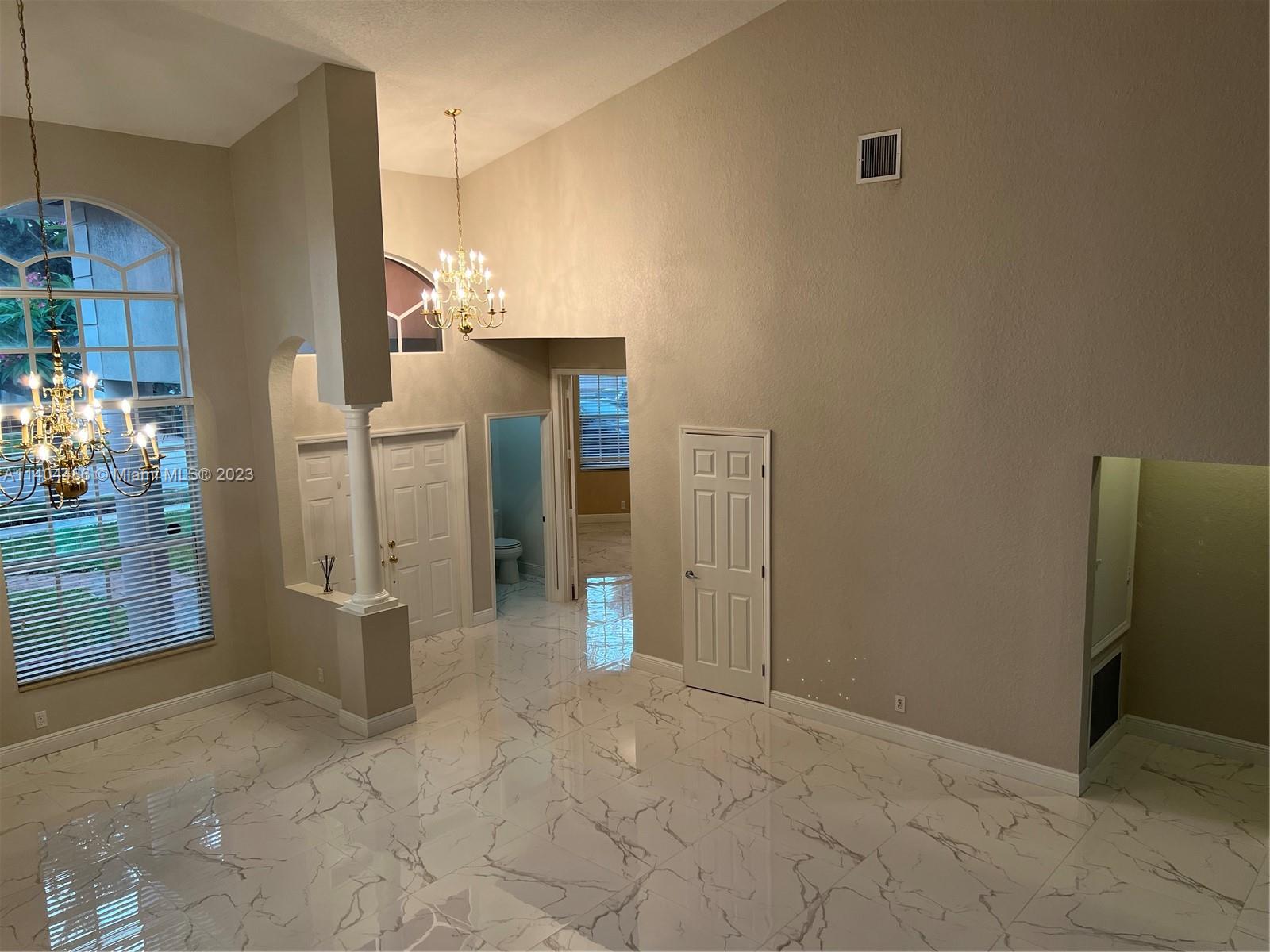 EDGEWATER - Residential Lease