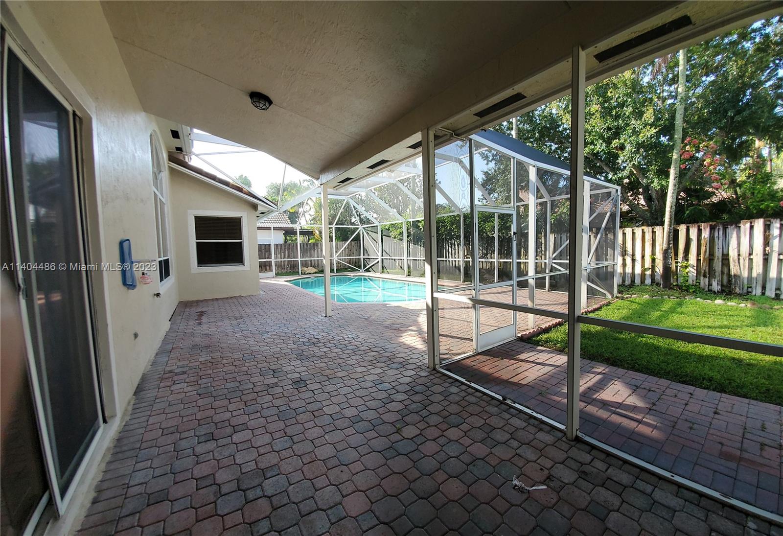EDGEWATER - Residential Lease