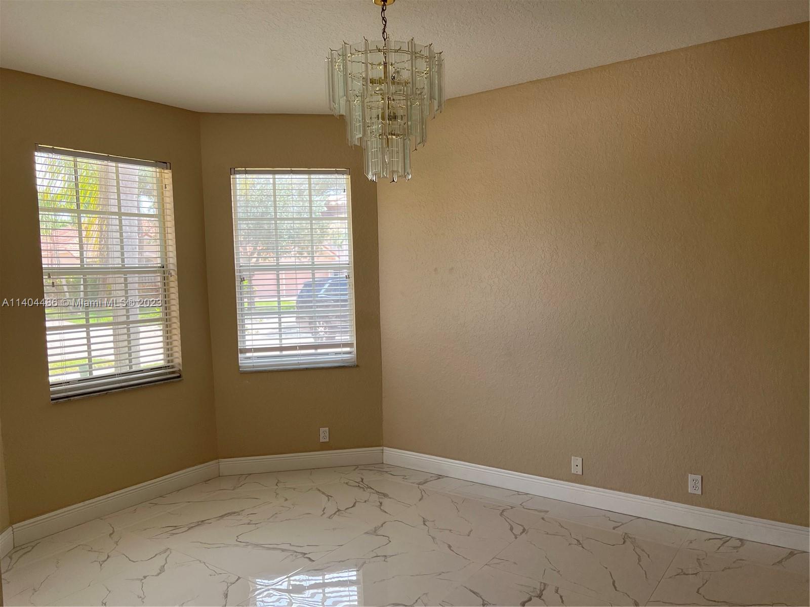 EDGEWATER - Residential Lease