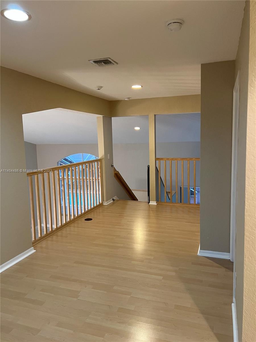 EDGEWATER - Residential Lease