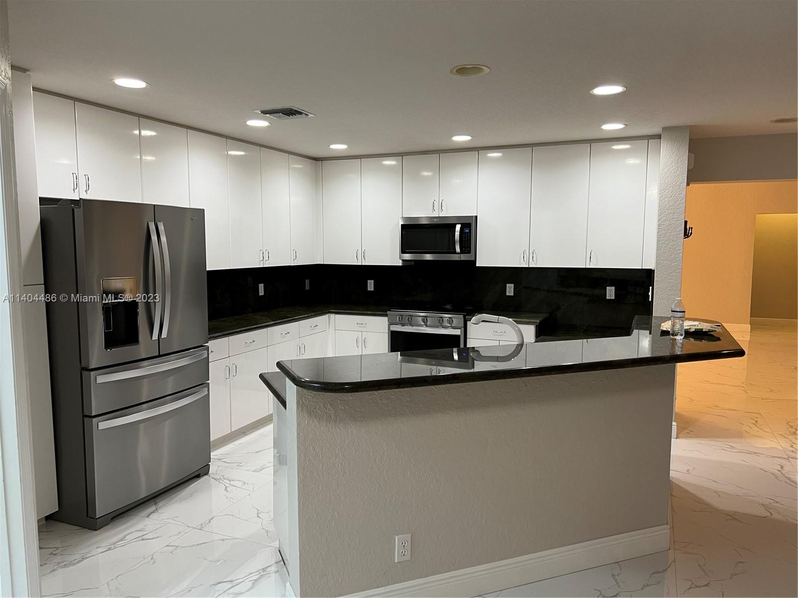 EDGEWATER - Residential Lease