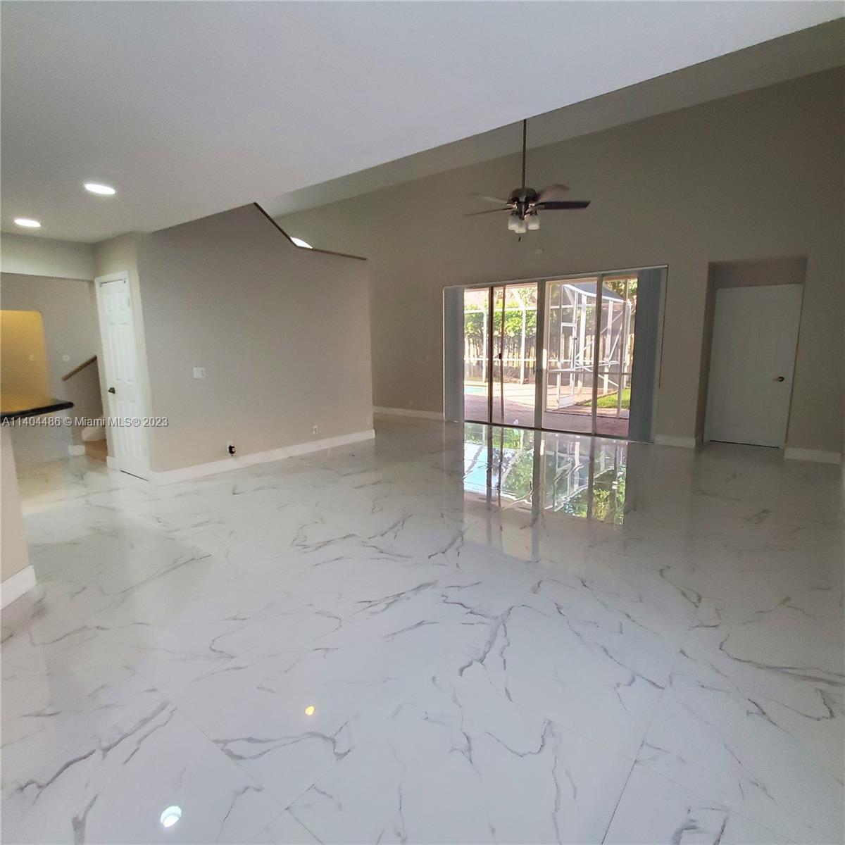 EDGEWATER - Residential Lease